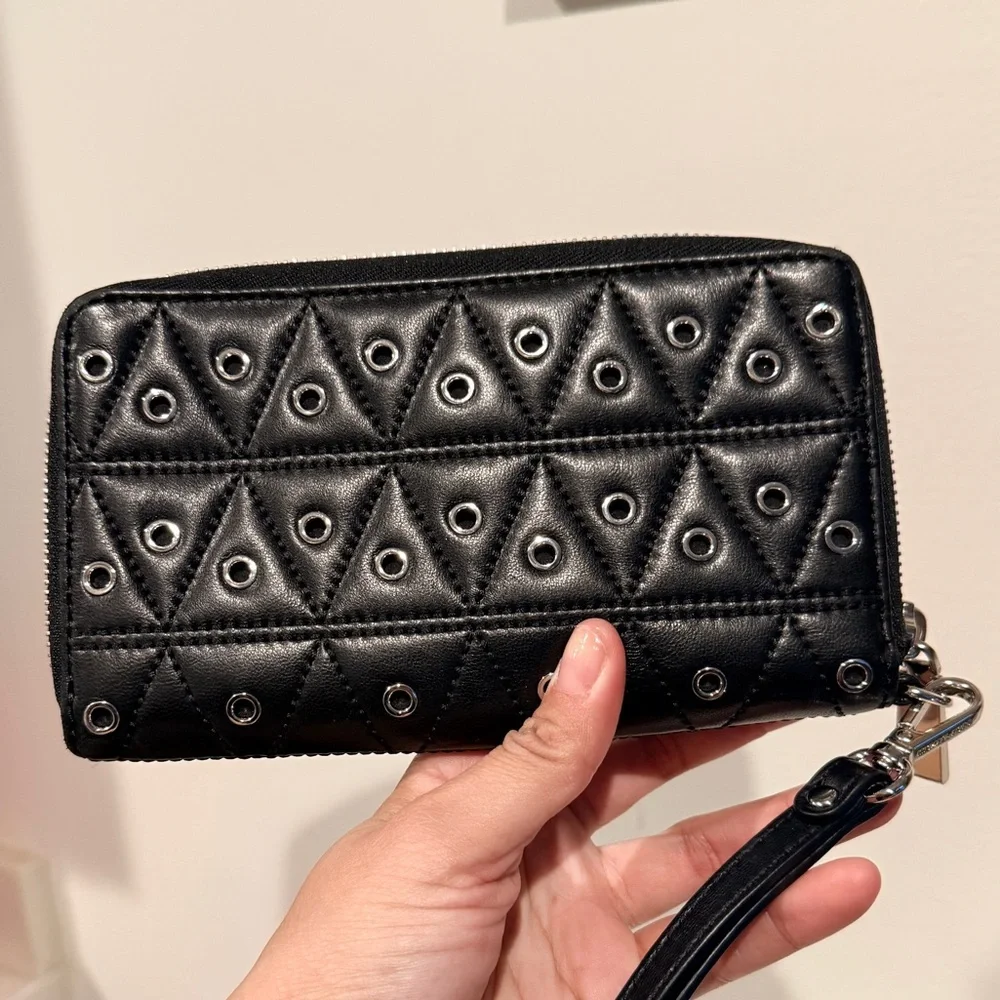 Michael Kors Black Diamond Quilted Leather Flat Smartphone Wristlet - Picture 2 of 5